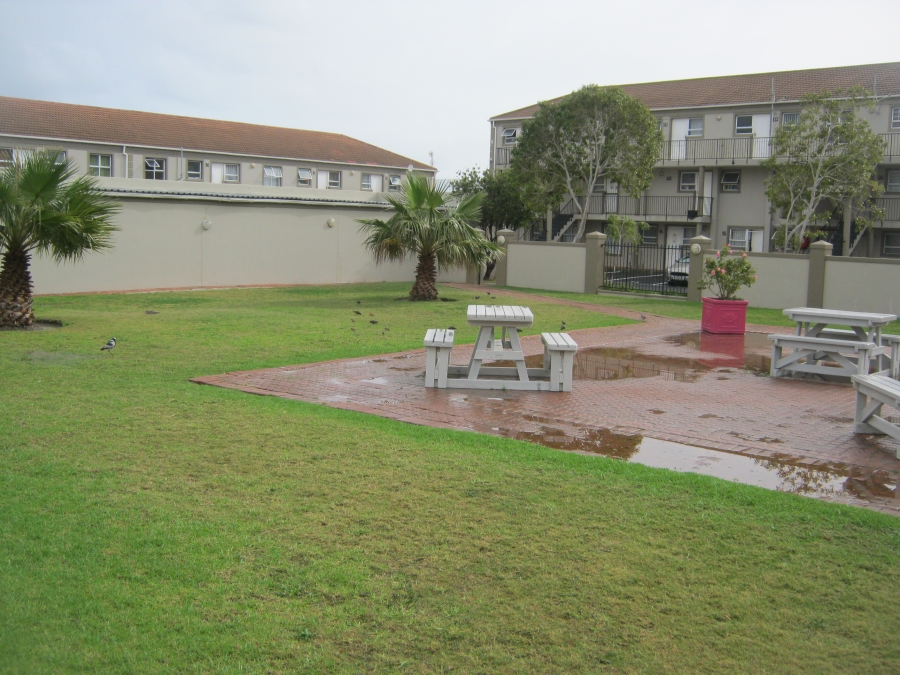 To Let 2 Bedroom Property for Rent in Guldenland Western Cape